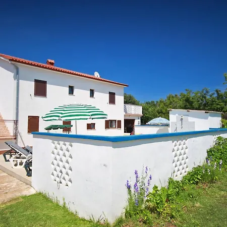 Appartement Dario 1 *